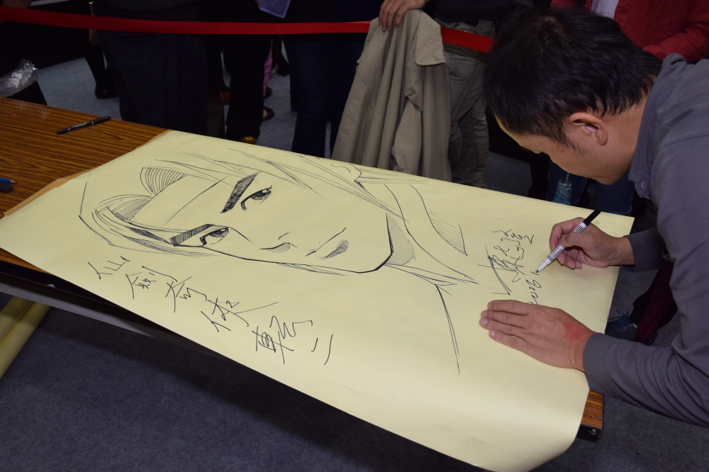 Audience watching the live drawing session