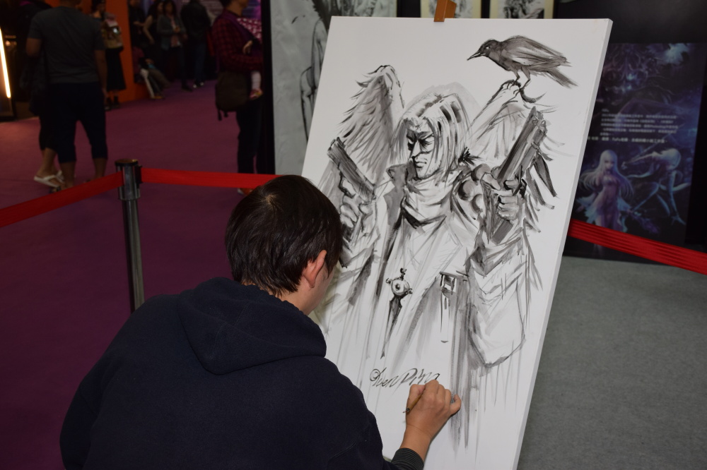 Liao Wen-pin drawing live on stage