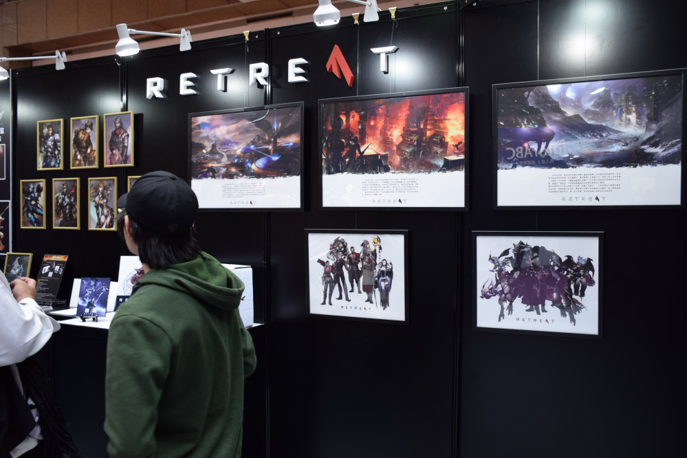 Retreat Λ booth with VR game demos